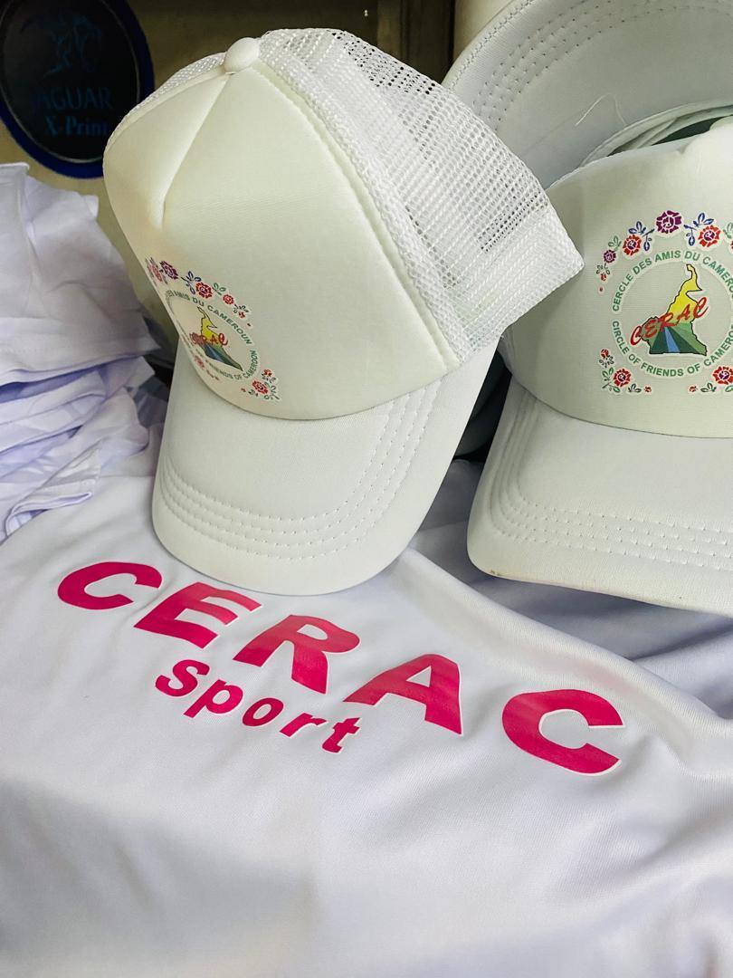 Casquettes et maillot floqués au logo du CERAC